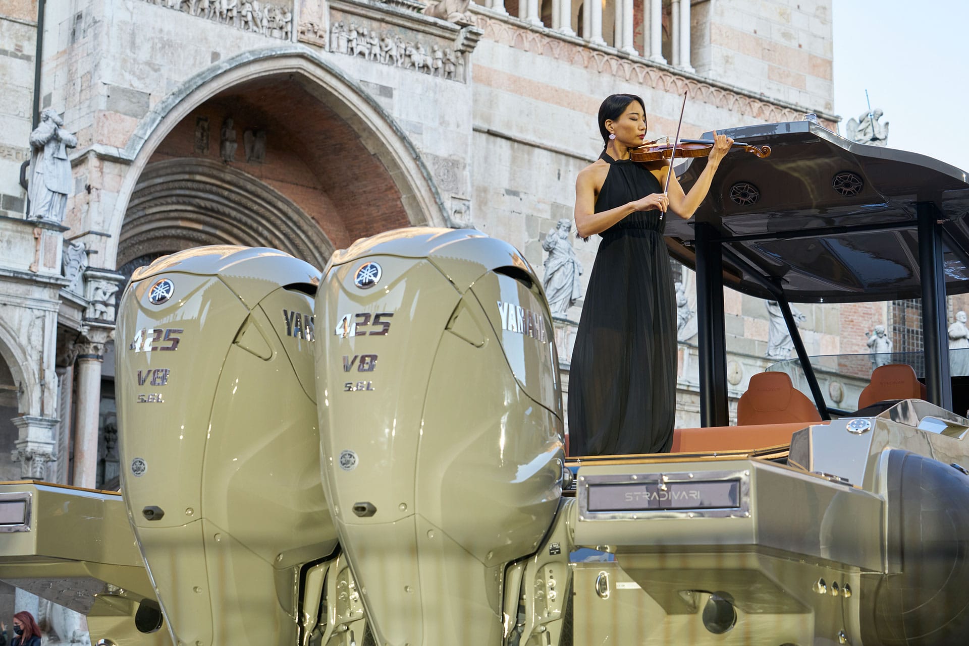 Stradivari 43 presentazione in Piazza Duomo Cremona
